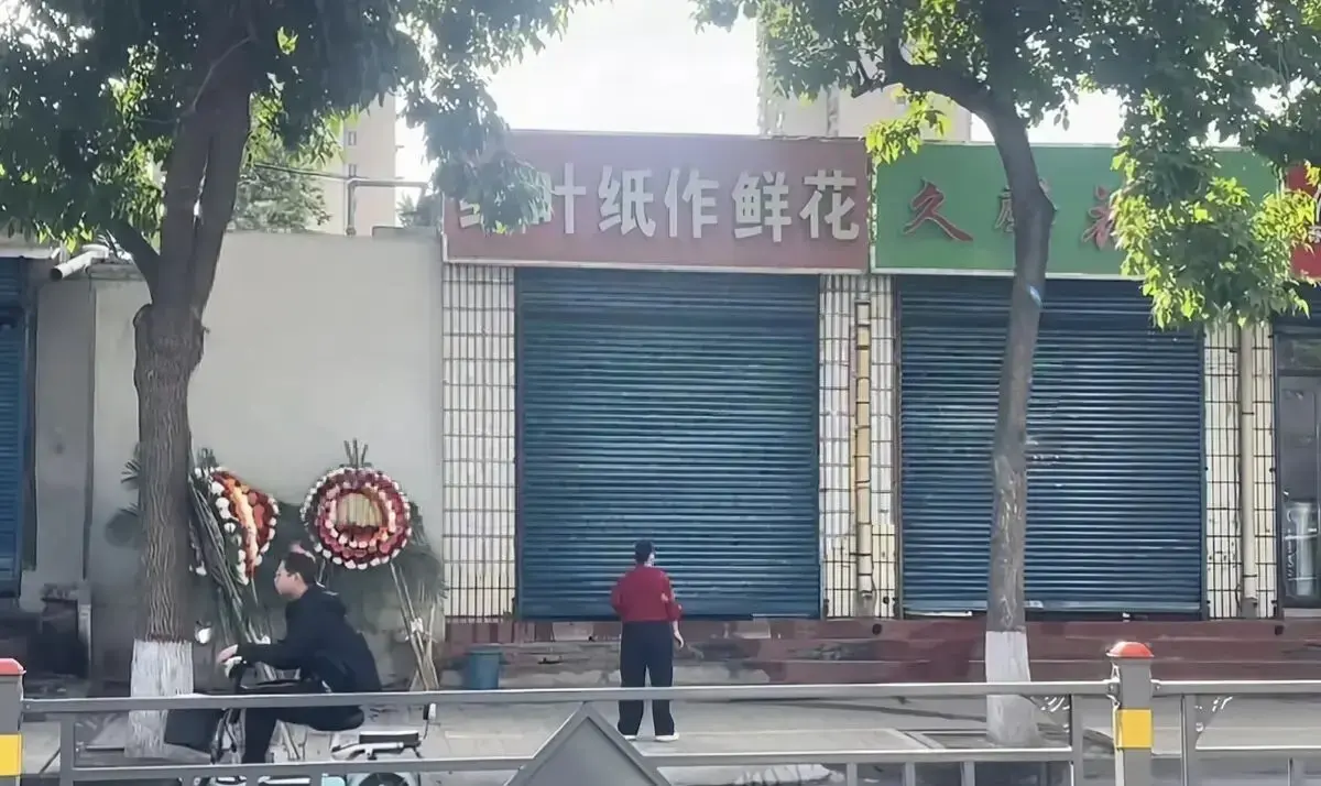 1080P高清无删减-《原平纸作鲜花店门口现场视频》-辣眼睛引关注-原平纸作鲜花店门口完整版高清视频免费看-夸克/阿里云网盘资源下载