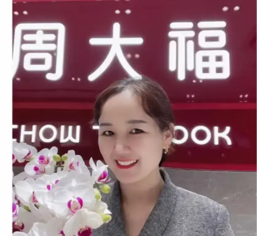 《盐城周大福一拖三事件高清现场视频》